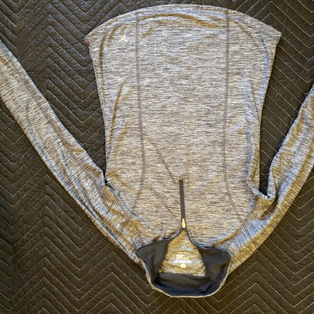 Women’s old navy long sleeve workout top